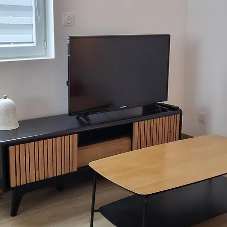 Elegant T2, Avec Climatisation Et Parking, Quartier Calme, Proche Centre Apartman