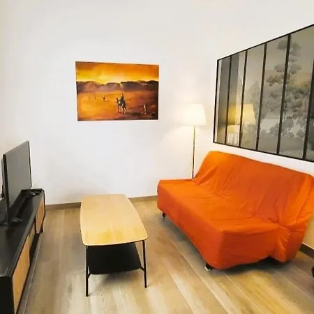 Ravissant T2, Proche Centre, Quartier Tres Calme,,parking,clim, Deco Soignee Apartment *